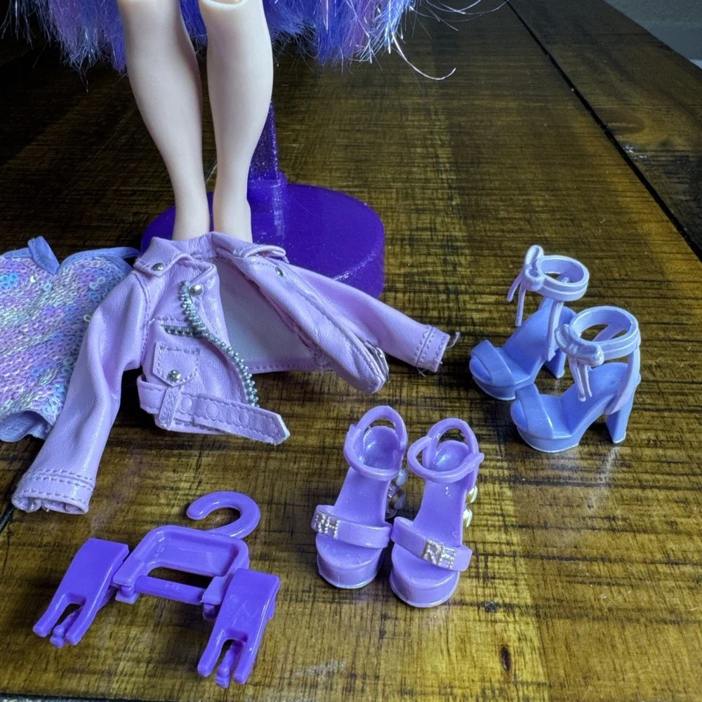 Rainbow‎ High Violet Willow Fashion Doll 2019 Purple Glitter Sequin Fur Outfit